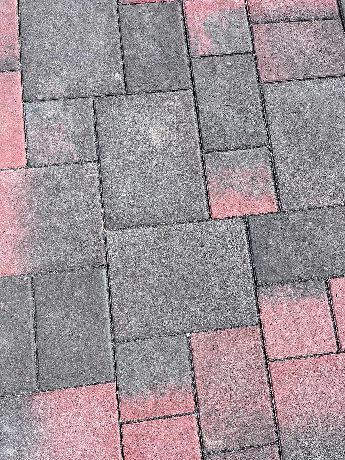 Betonsteinpflaster Terrassensteine rot / grau rechtwinklig in Lübeck - Gärtnerei Hinze