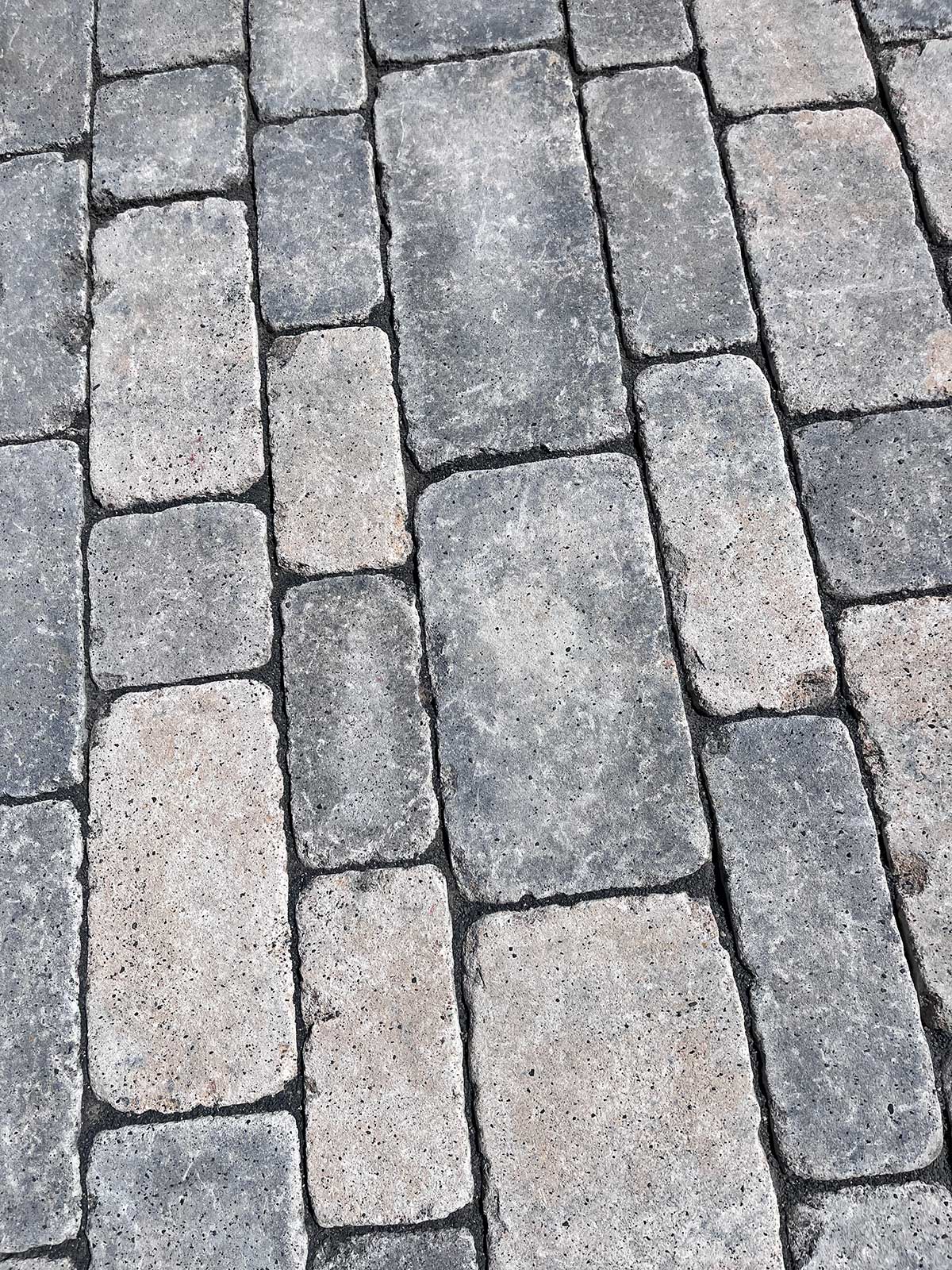 Betonsteinpflaster Terrassensteine rustikal grau in Lübeck - Gärtnerei Hinze