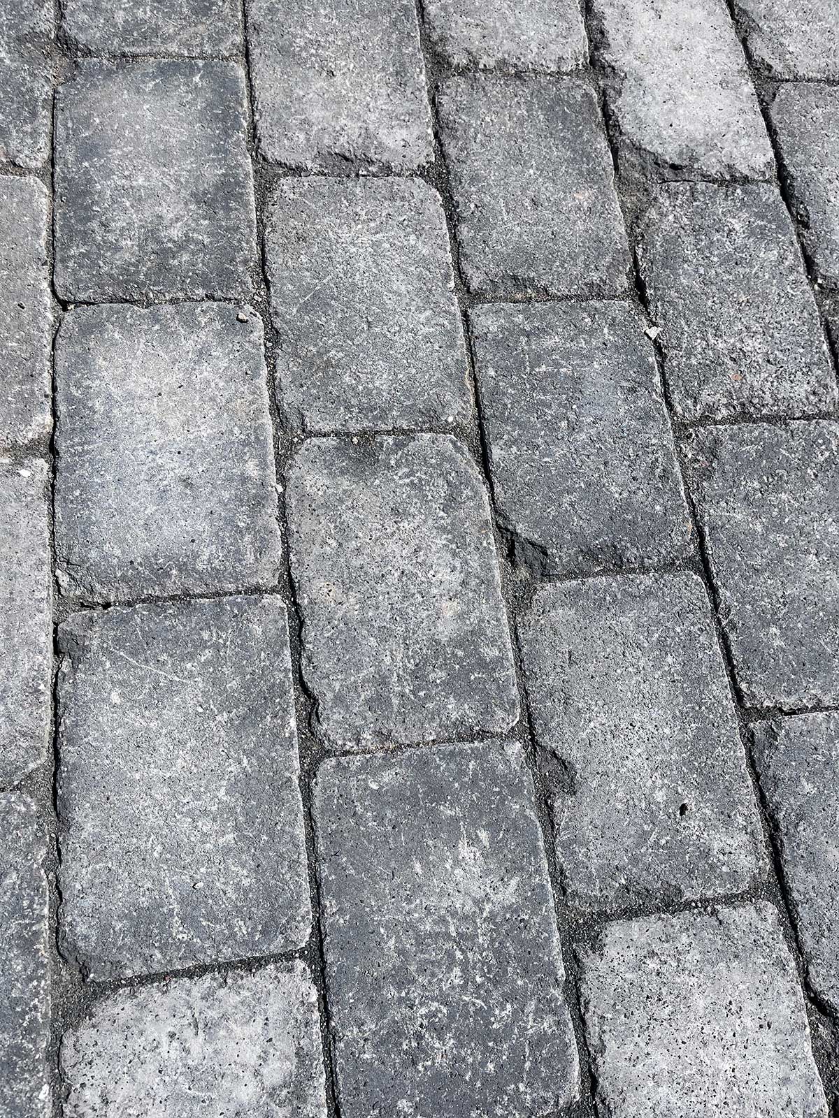 Betonsteinpflaster Terrassensteine rustikal in Lübeck - Gärtnerei Hinze