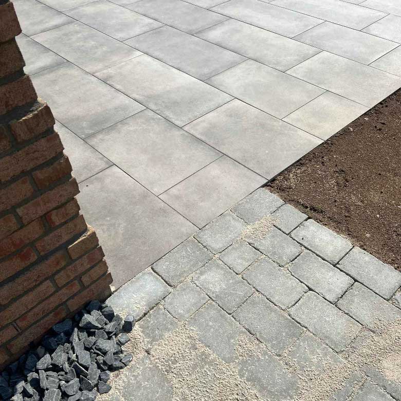 Betonsteinpflaster Terrasse in Lübeck von Gärtnerei Hinze